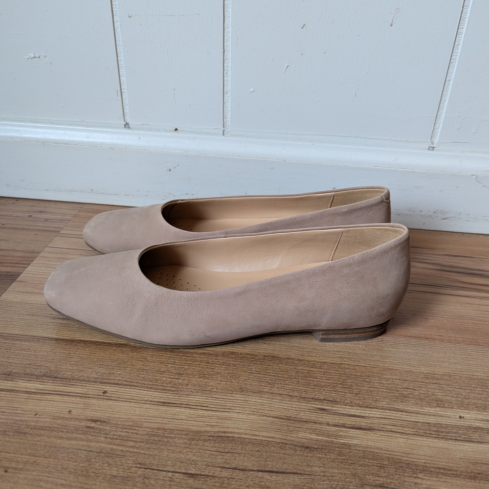 Trotters Beige Women's Loafers